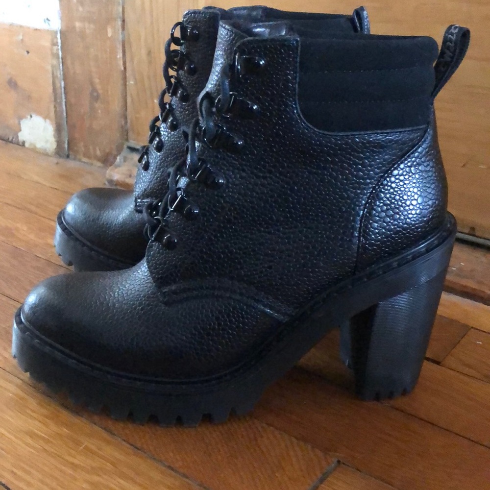 Dr. Martens Persephone FL boot